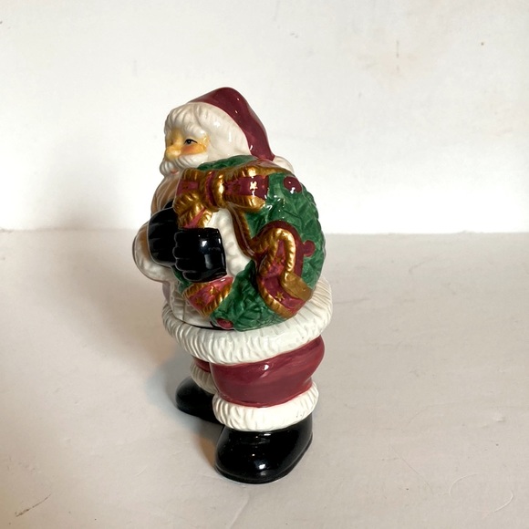 Fitz & Floyd Vintage Salt Bottom & Pepper Top Santa Holding Wreath 5" x 3.5" - Picture 6 of 16